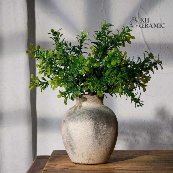 Classic Ceramic Vase: Sophisticated Style for Any Decor